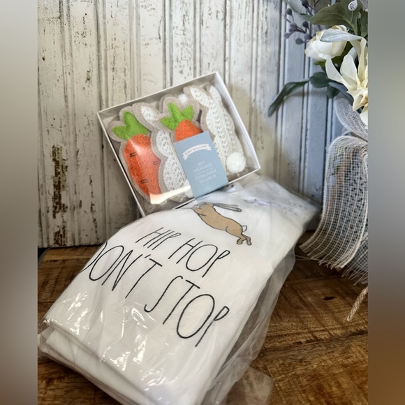 Rae Dunn “Hip Hop Don’t Stop” Towel Set ONLY - Picture 2 of 2